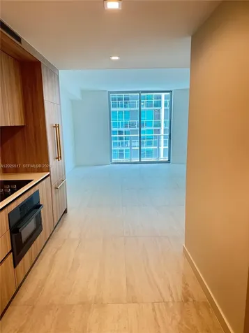 77 SE 5 Miami FL 33131