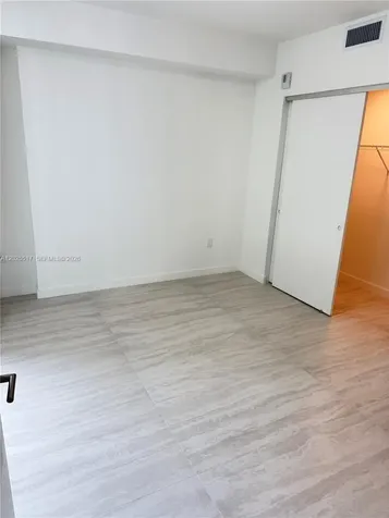 77 SE 5 Miami FL 33131