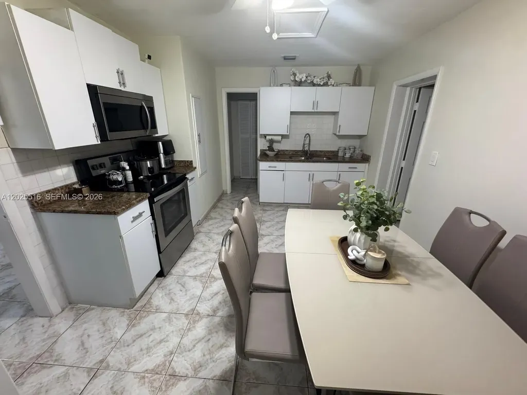 5844-5846 Pierce Street Hollywood FL 33021
