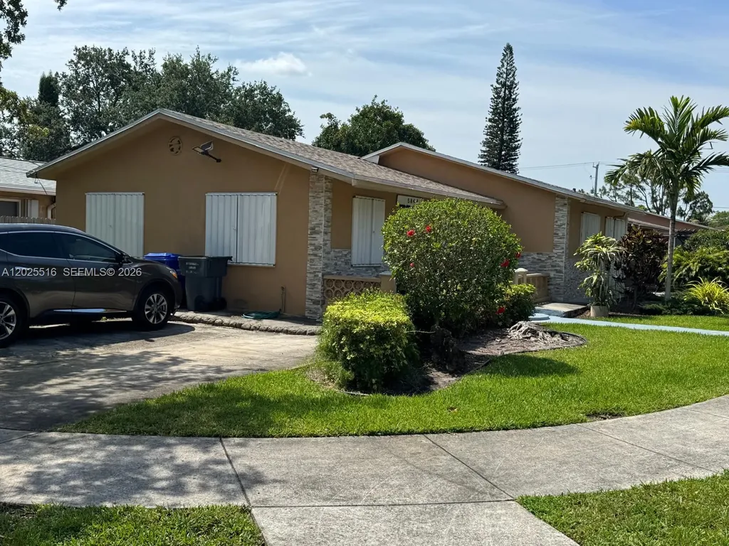 5844-5846 Pierce Street Hollywood FL 33021