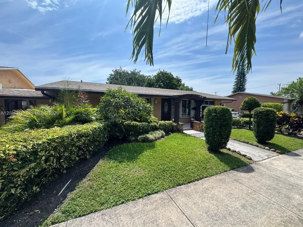 5844-5846 Pierce Street Hollywood FL 33021