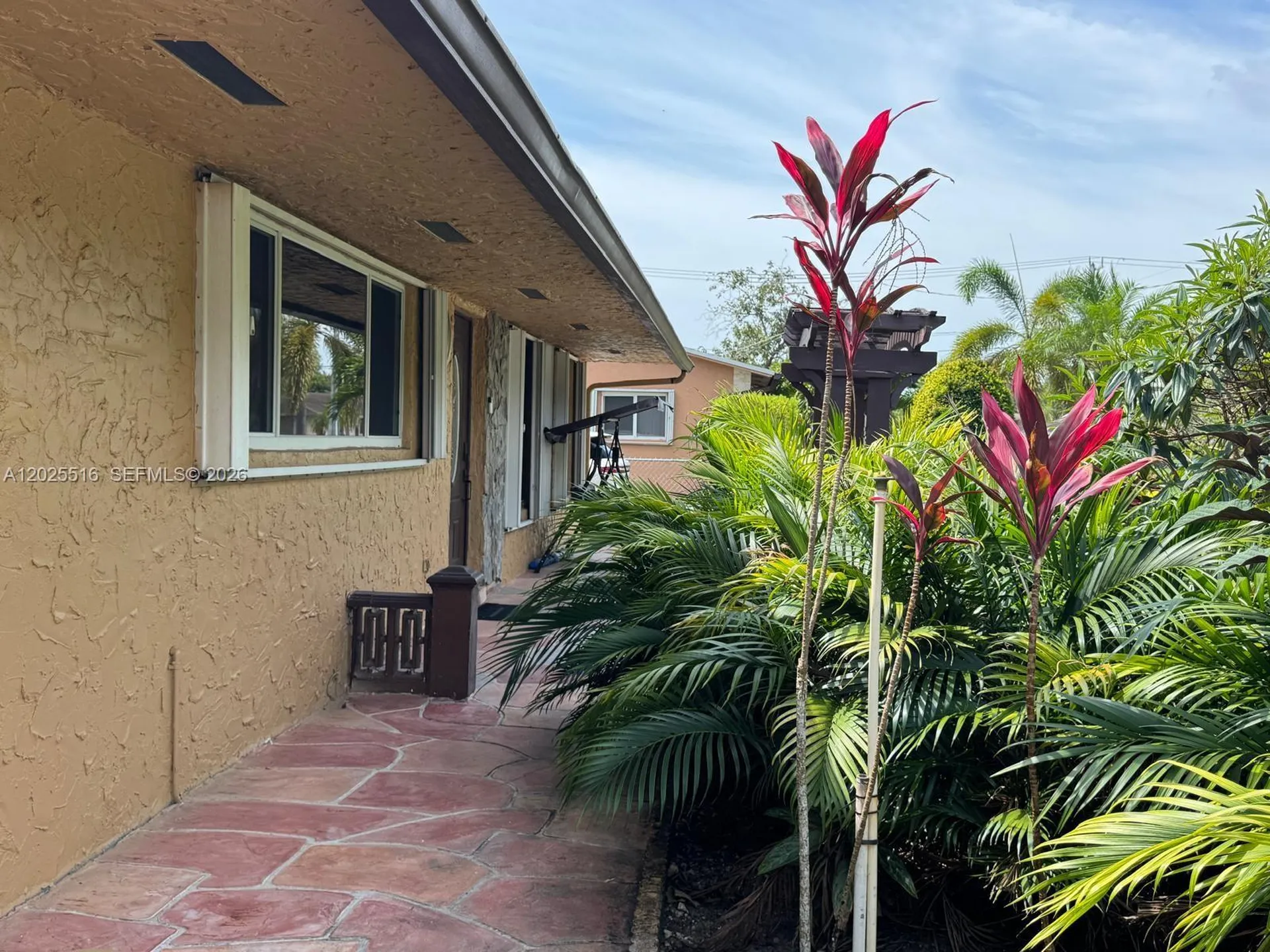 5844-5846 Pierce Street Hollywood FL 33021
