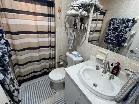 5844-5846 Pierce Street Hollywood FL 33021