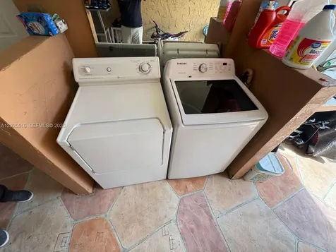 5844-5846 Pierce Street Hollywood FL 33021