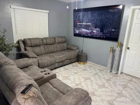 5844-5846 Pierce Street Hollywood FL 33021