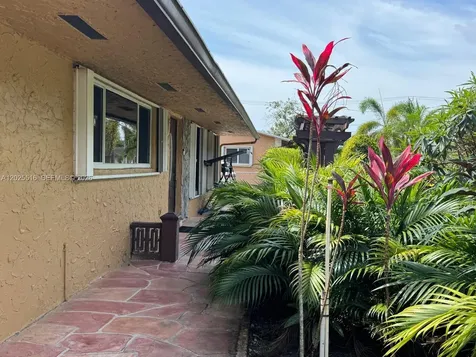 5844-5846 Pierce Street Hollywood FL 33021