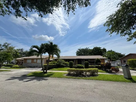 5844-5846 Pierce Street Hollywood FL 33021