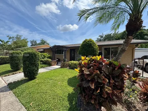 5844-5846 Pierce Street Hollywood FL 33021