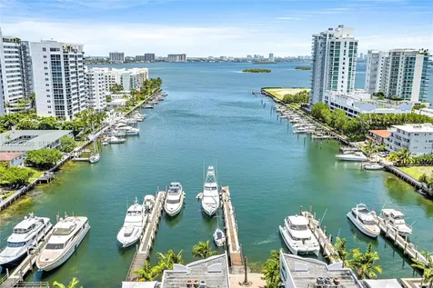 7900 Harbor Island Drive North Bay Village FL 33141