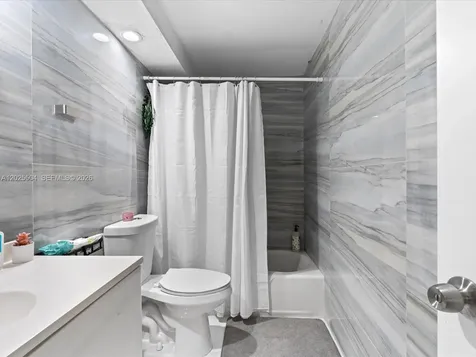 5005 Collins Avenue Miami Beach FL 33140