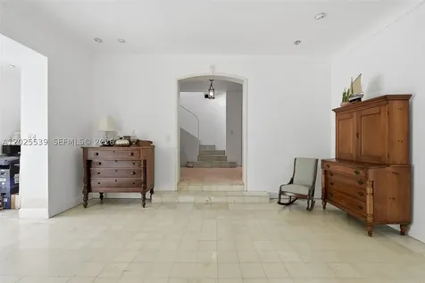 2535 Sunset Drive Miami Beach FL 33140