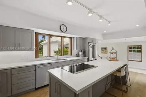 2535 Sunset Drive Miami Beach FL 33140