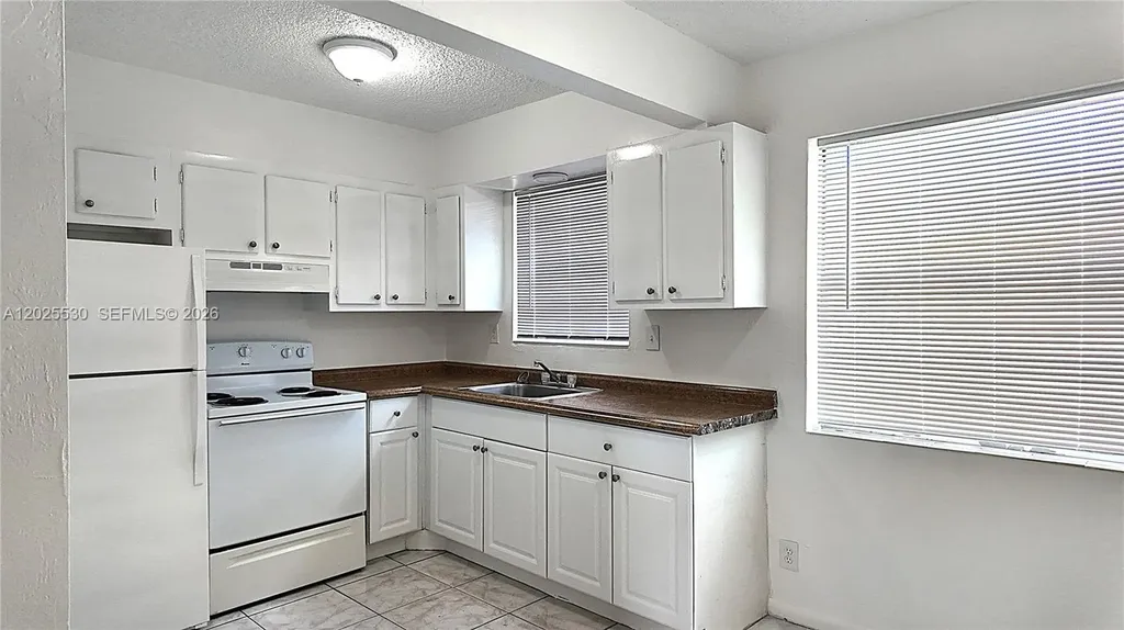 31 SE 2nd Avenue Hallandale Beach FL 33009