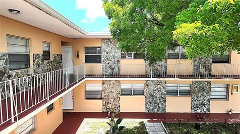 31 SE 2nd Avenue Hallandale Beach FL 33009