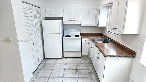 31 SE 2nd Avenue Hallandale Beach FL 33009