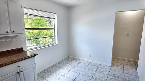 31 SE 2nd Avenue Hallandale Beach FL 33009