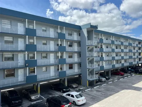 1655 W 44th Place Hialeah FL 33012