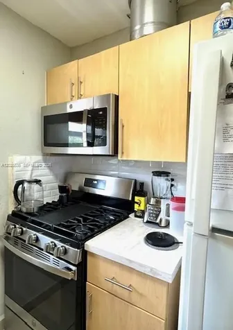 1655 W 44th Place Hialeah FL 33012