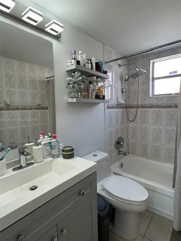 1655 W 44th Place Hialeah FL 33012
