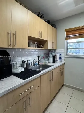 1655 W 44th Place Hialeah FL 33012