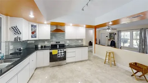 5129 Van Buren Street Hollywood FL 33021