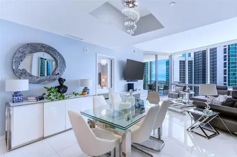 851 NE 1st Avenue Miami FL 33132