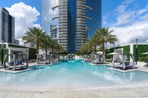 851 NE 1st Avenue Miami FL 33132