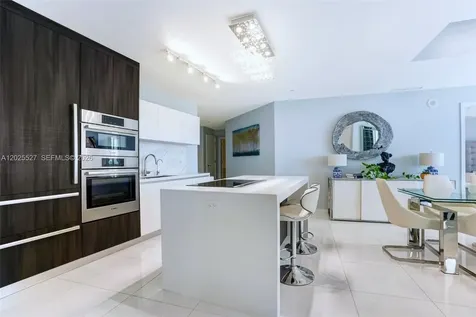 851 NE 1st Avenue Miami FL 33132