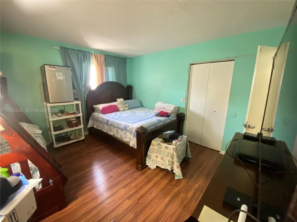 1702 S Dixie Highway Lake Worth FL 33460