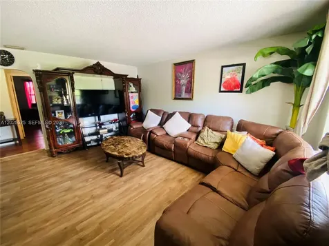 1702 S Dixie Highway Lake Worth FL 33460