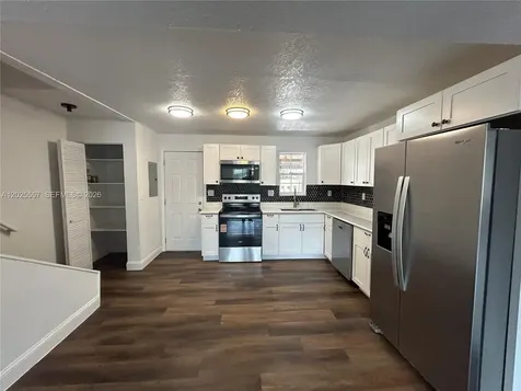 1450 NE 151st Street Miami FL 33162