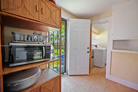 1053 NW 28th Street Miami FL 33127