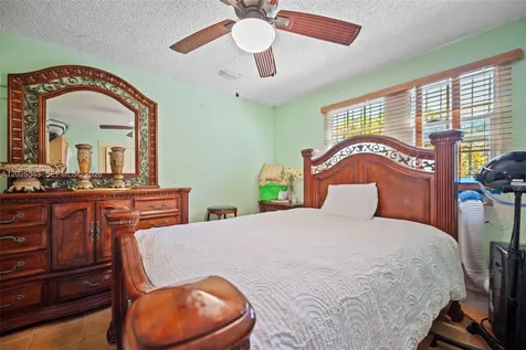 1053 NW 28th Street Miami FL 33127