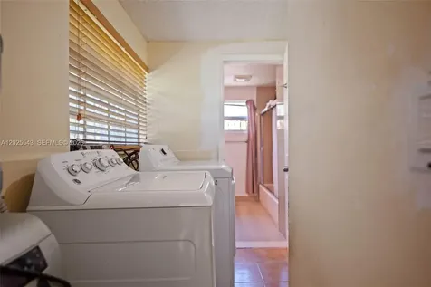 1053 NW 28th Street Miami FL 33127
