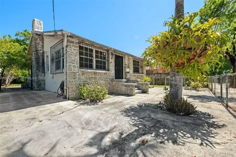 1053 NW 28th Street Miami FL 33127