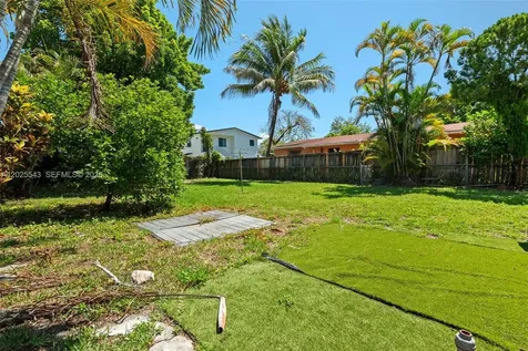 1053 NW 28th Street Miami FL 33127