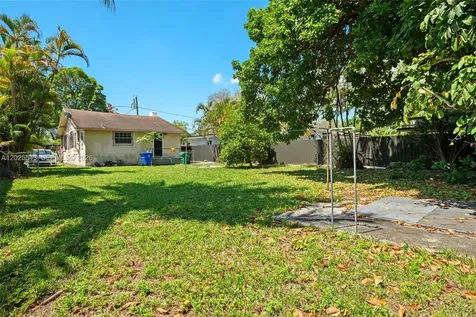 1053 NW 28th Street Miami FL 33127