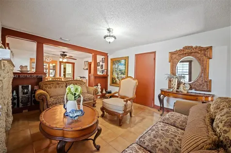 1053 NW 28th Street Miami FL 33127