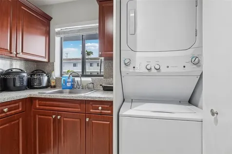 6041 W 24th Avenue Hialeah FL 33016