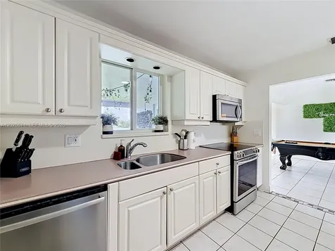 2501 NE 209th Terrace Miami FL 33180