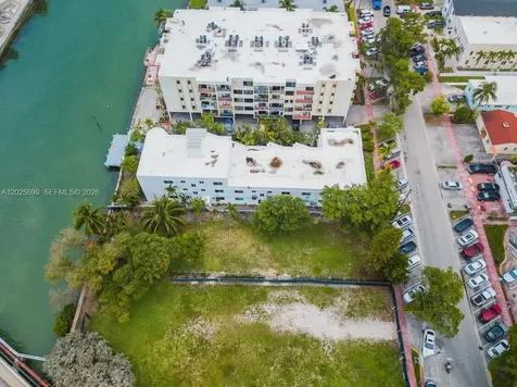 6949 Bay Drive Miami Beach FL 33141