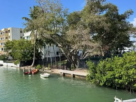 6949 Bay Drive Miami Beach FL 33141