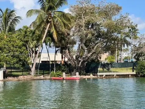 6949 Bay Drive Miami Beach FL 33141