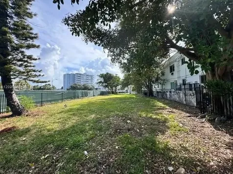 6949 Bay Drive Miami Beach FL 33141