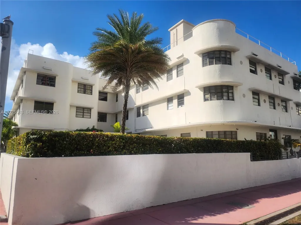2700 Collins Avenue Miami Beach FL 33140