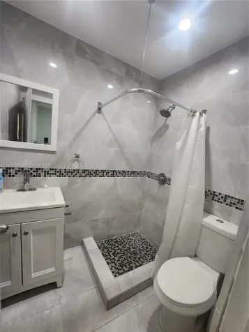2700 Collins Avenue Miami Beach FL 33140