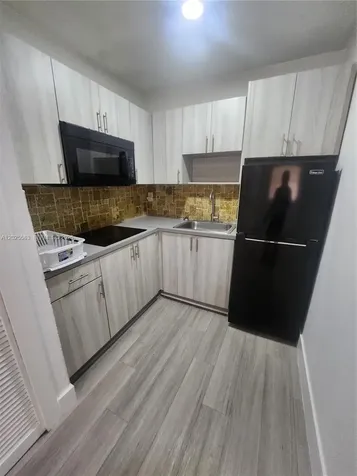 2700 Collins Avenue Miami Beach FL 33140