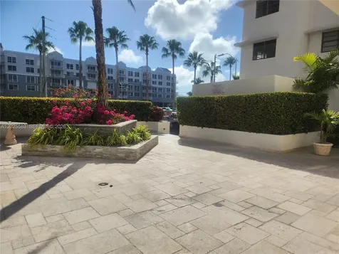 2700 Collins Avenue Miami Beach FL 33140