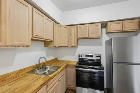 1045 NW 115th Street Miami FL 33168