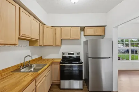 1045 NW 115th Street Miami FL 33168